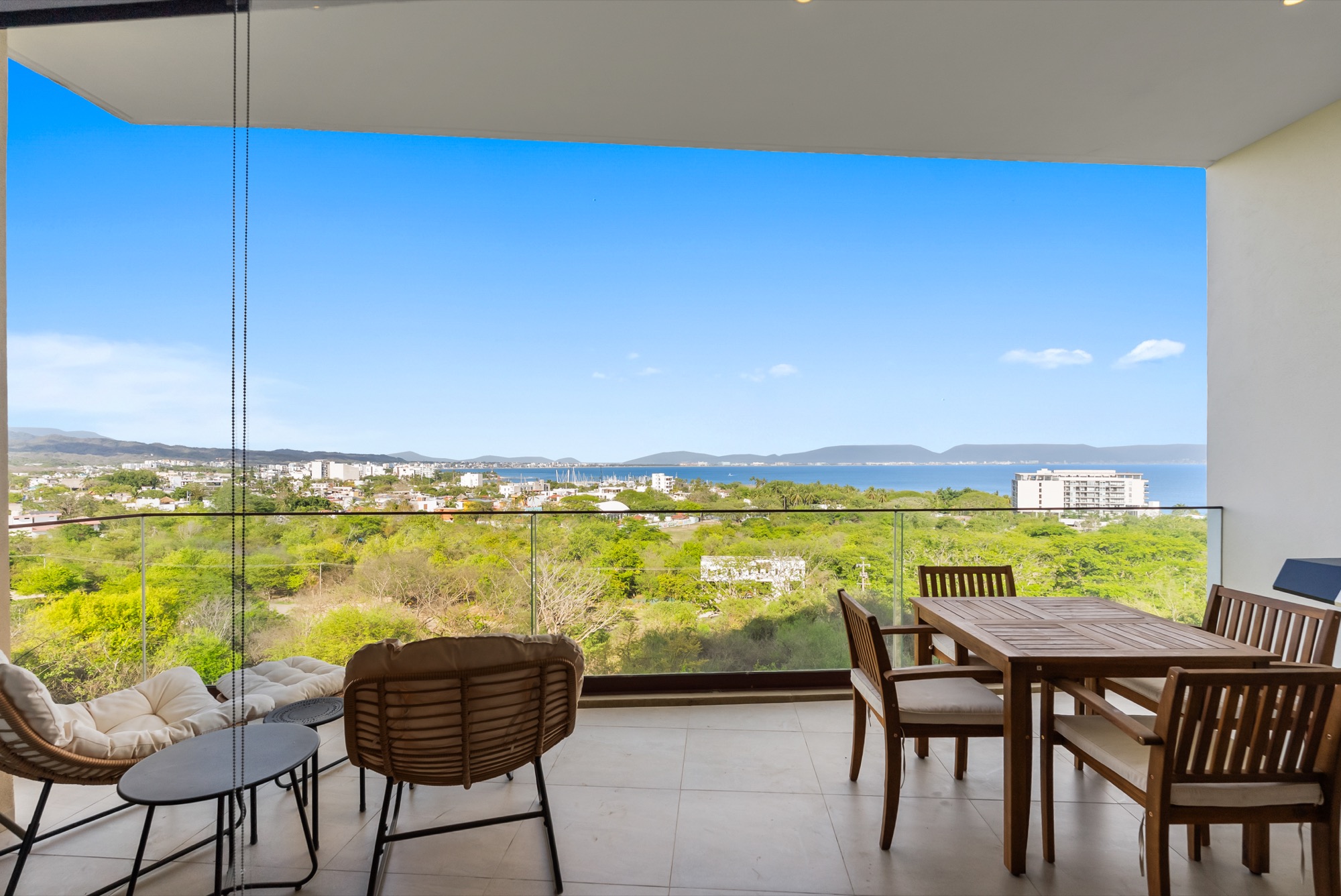 Terraza con vista panorámica a la Bahía de Banderas